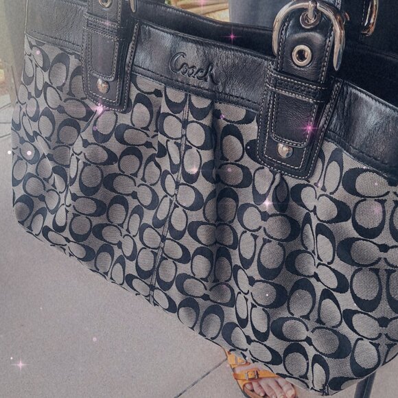 Classic Coach Monogram Purse - Picture 2 of 2